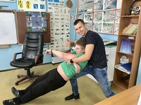Занятие по медицине: эвакуация пострадавшего из автомобиля.